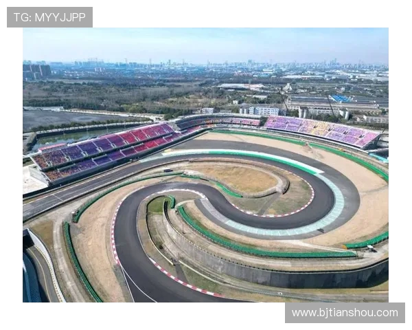 赛道变迁三十年从看台到方向盘的汽车进化长跑史全民参与的速度竞技