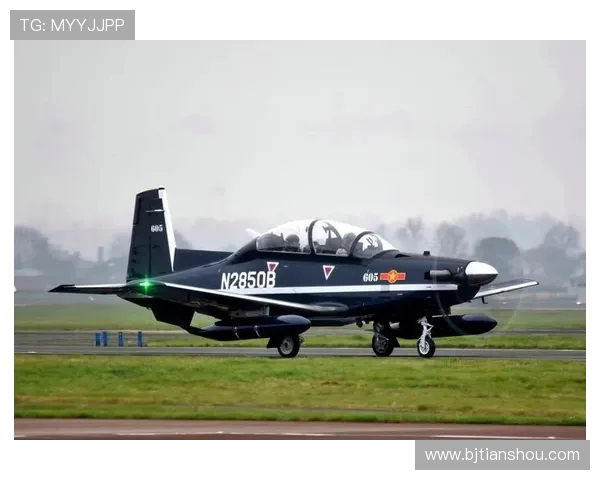 教练机在飞行学员单飞阶段的安全保障